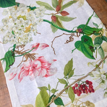 Load image into Gallery viewer, Ibisco Table Runner