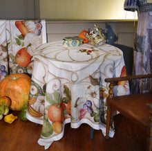 Load image into Gallery viewer, Designer Italian tablecloth in classic design