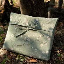 Load image into Gallery viewer, Packaging for hemp tablecloths