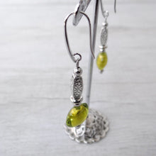 Load image into Gallery viewer, Green glass earrings made with Murano Glass
